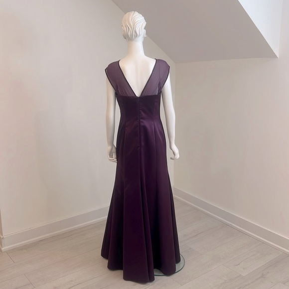 SAMPLE SALE NWT Dessy 2933 size 10 Aubergine Satin/ chiffon Pristine - Picture 4 of 7